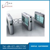 Cổng Swing kiểm soát truy cập cho người đi bộ